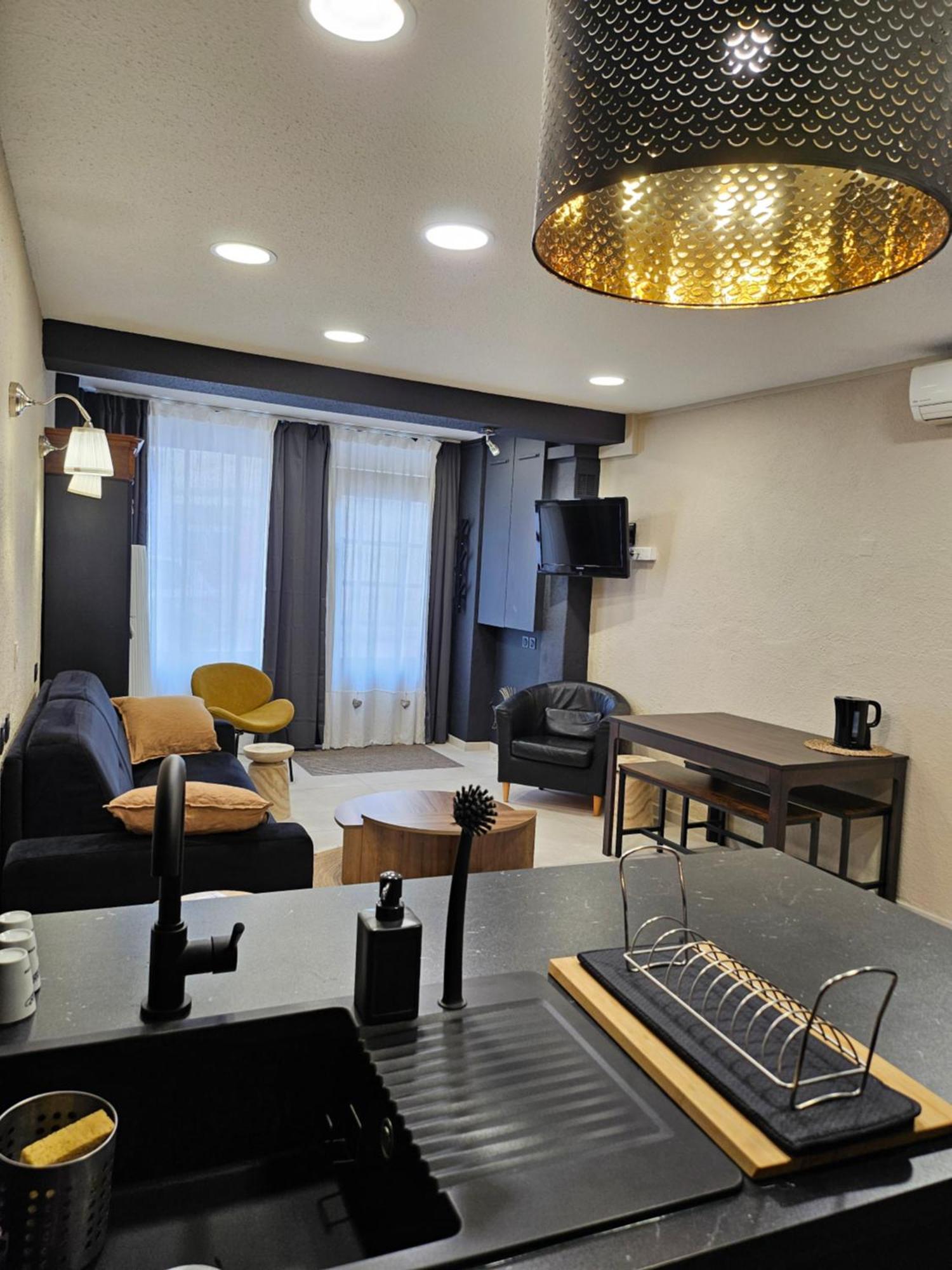 Le Salon Apartment *
